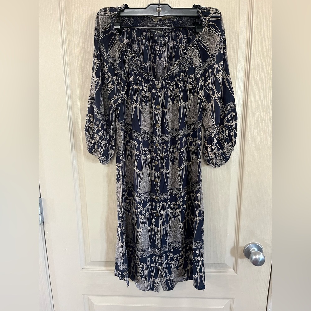Elegant Navy and Cream Banana Republic Floral Dress